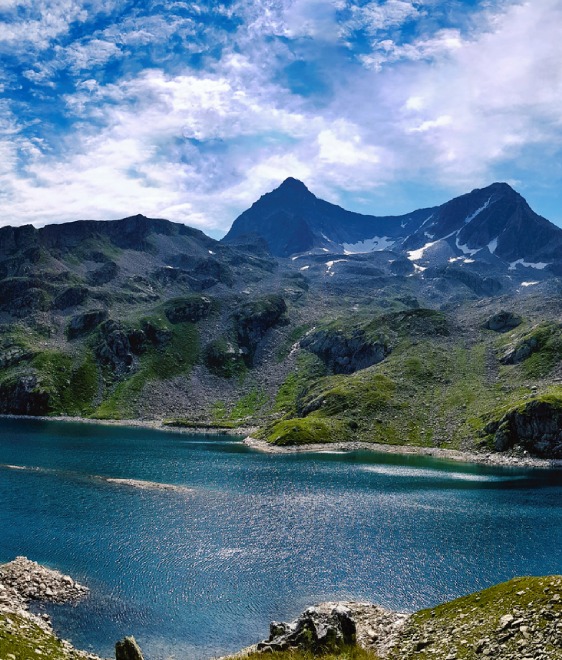 Découvrez 7 raisons convaincantes de choisir la montagne pour vos vacances d’été découvrez des vacances d'été inoubliables en montagne ! profitez des paysages exceptionnels, des activités de plein air et des moments de détente en famille ou entre amis. évasion garantie au cœur de la nature.