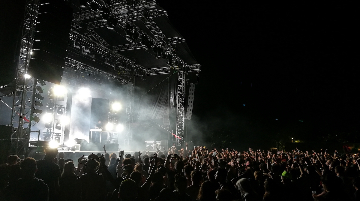 Pourquoi participer au festival Du son dans les z’oreilles au Folgoët : trois raisons convaincantes découvrez 3 bonnes raisons de ne pas manquer le festival du son : une expérience musicale unique, des rencontres passionnantes et une ambiance festive pour tous les amateurs de son et de musique.
