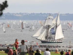 découvrez les fêtes patronales de châteaulin : animations traditionnelles, concerts, défilés et ambiance festive au cœur du finistère. un rendez-vous incontournable pour toute la famille !