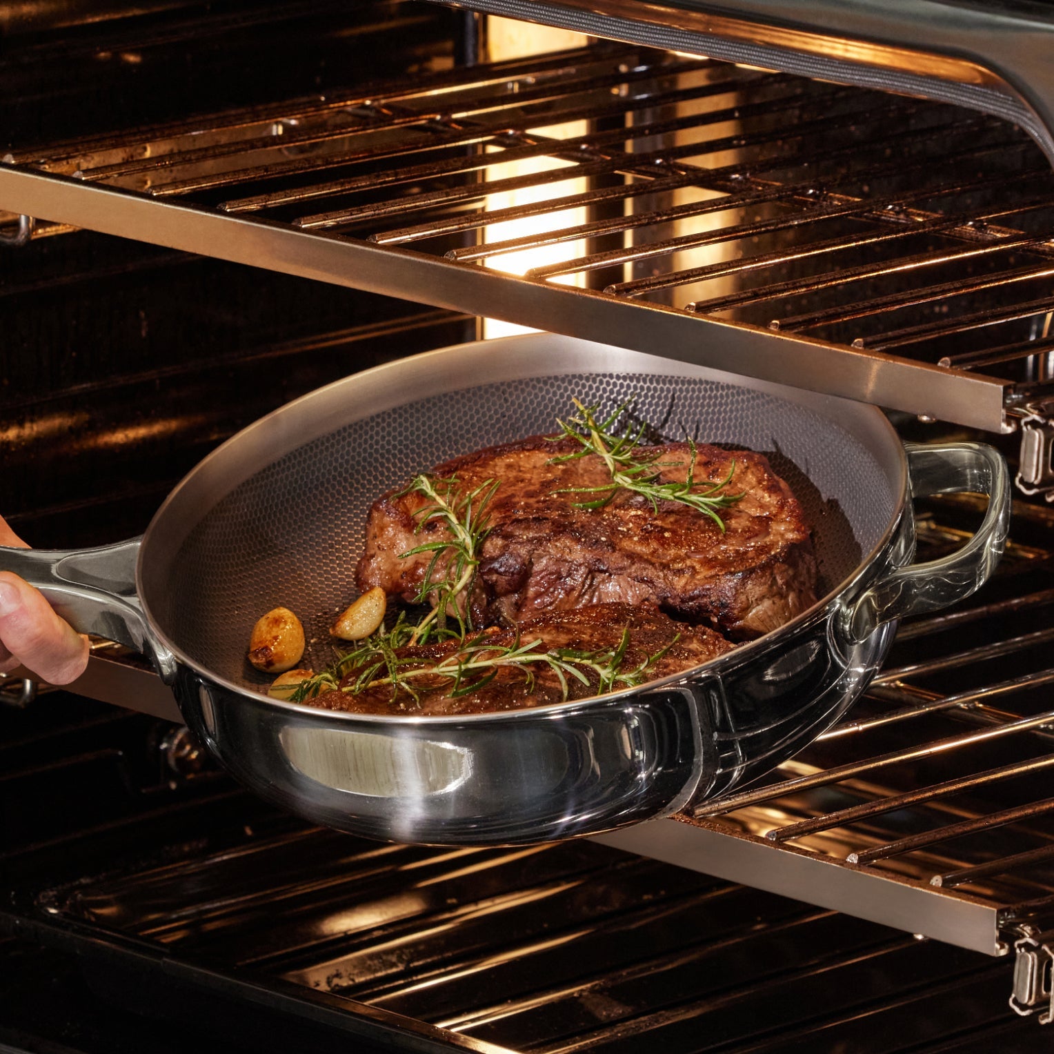 Trois raisons convaincantes d’adopter la tendance de la poêle Always Pan découvrez le poêle always pan, un ustensile de cuisine polyvalent et design qui simplifie vos recettes au quotidien. idéal pour cuire, mijoter et sauter tous vos plats préférés !