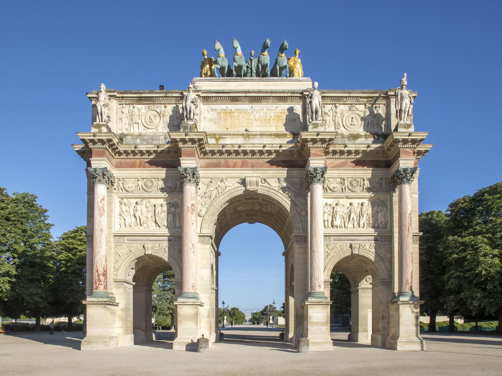 Cinq Raisons Immanquables pour Assister au Qatar Prix de l’Arc de Triomphe découvrez les principales raisons pour lesquelles l’arc de triomphe est un monument emblématique de paris : son histoire, sa signification nationale, son architecture impressionnante et les événements majeurs qu’il célèbre.