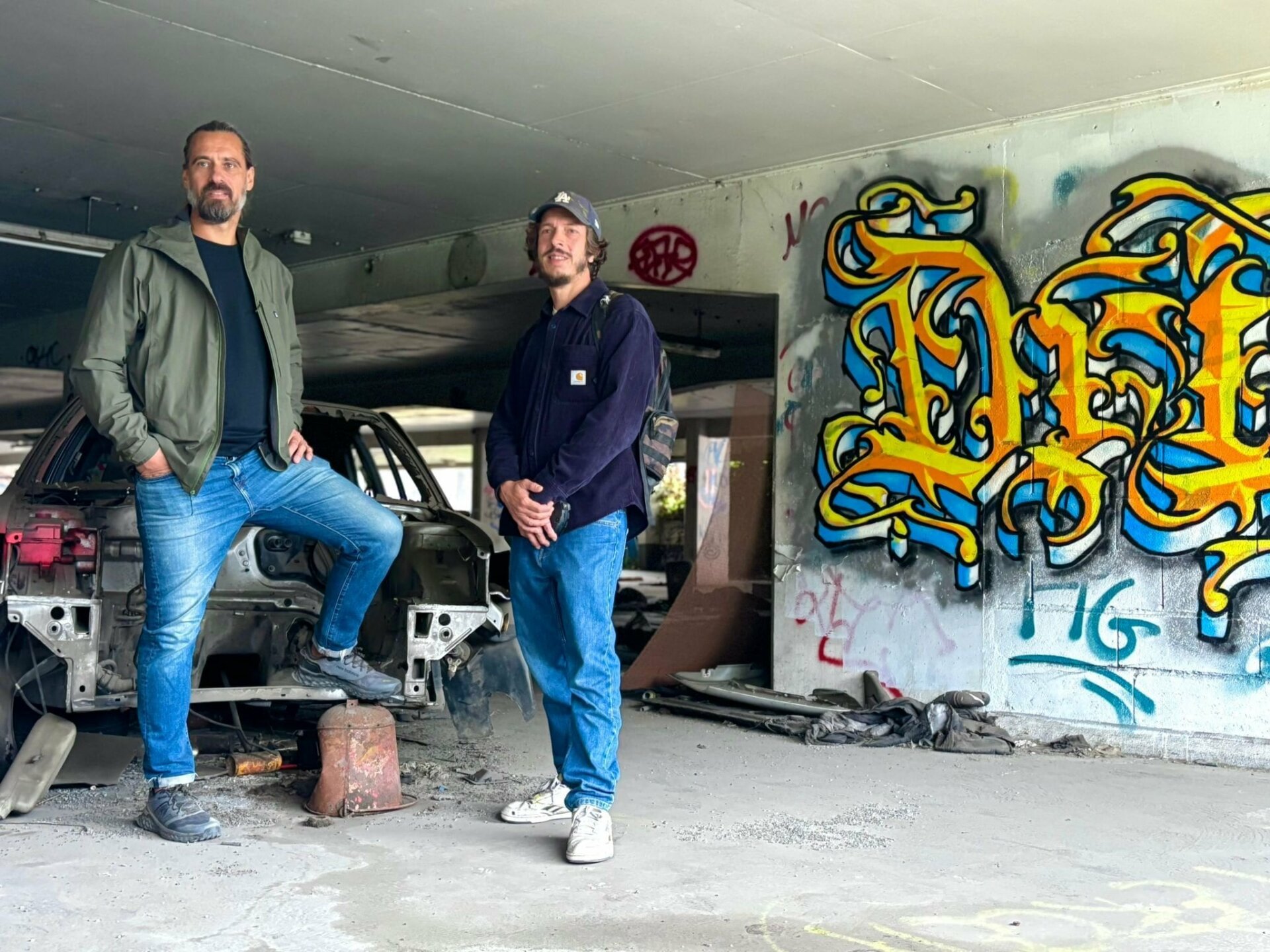 découvrez les raisons pour lesquelles les mausolées attirent les artistes de graffiti. analyse des motivations, influences culturelles et symboliques derrière ces œuvres urbaines sur des lieux de mémoire.