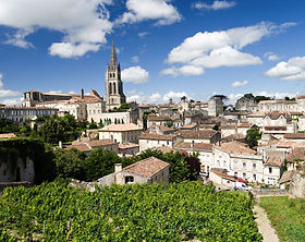 découvrez 5 bonnes raisons de visiter vino voce à saint-émilion : une expérience œnologique unique, des dégustations de vins raffinés, une ambiance conviviale, des conseils d’experts et un cadre exceptionnel au cœur du vignoble bordelais.