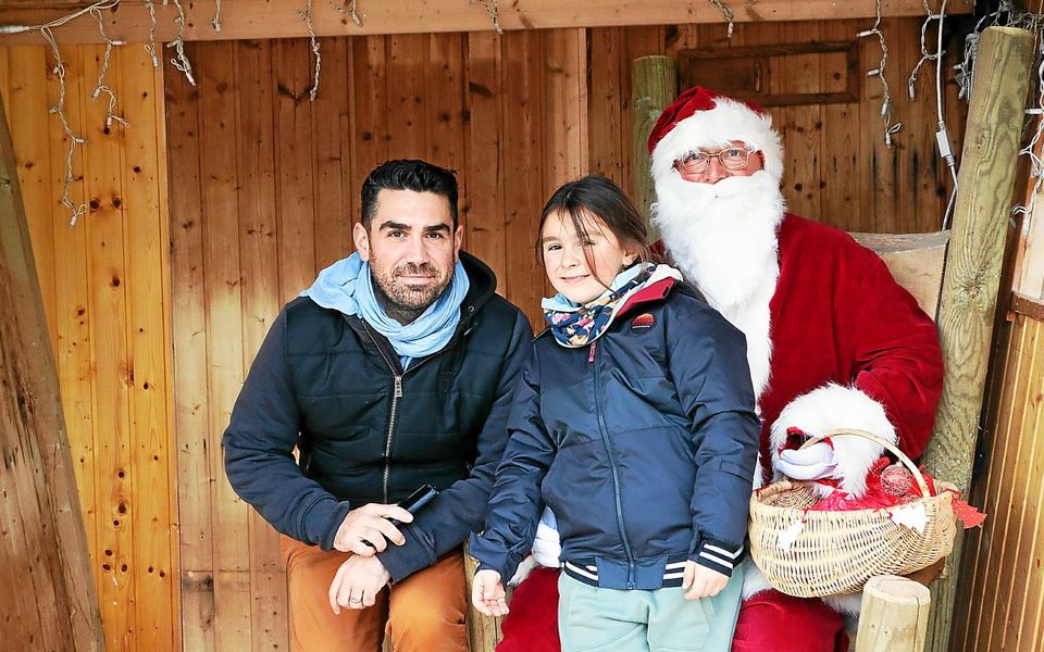 découvrez les festivités de noël à châteaulin le 13 décembre : marché, animations et ambiance chaleureuse pour toute la famille.