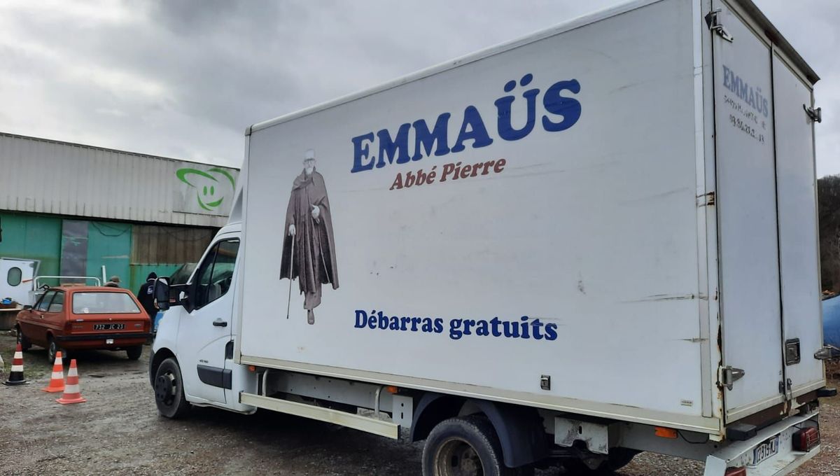 découvrez pourquoi la matériasuthèque d’emmaüs en haute-loire est une étape incontournable : recyclage créatif, matériaux uniques et engagement solidaire au cœur de la région.