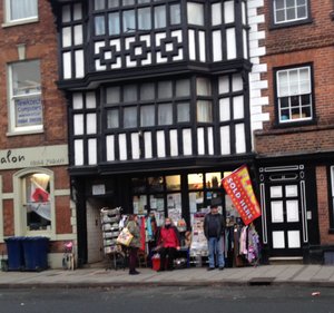 découvrez cotswolds designer outlet, un paradis du shopping au cœur de la campagne anglaise, proposant des marques de créateurs à prix réduits et une expérience unique.