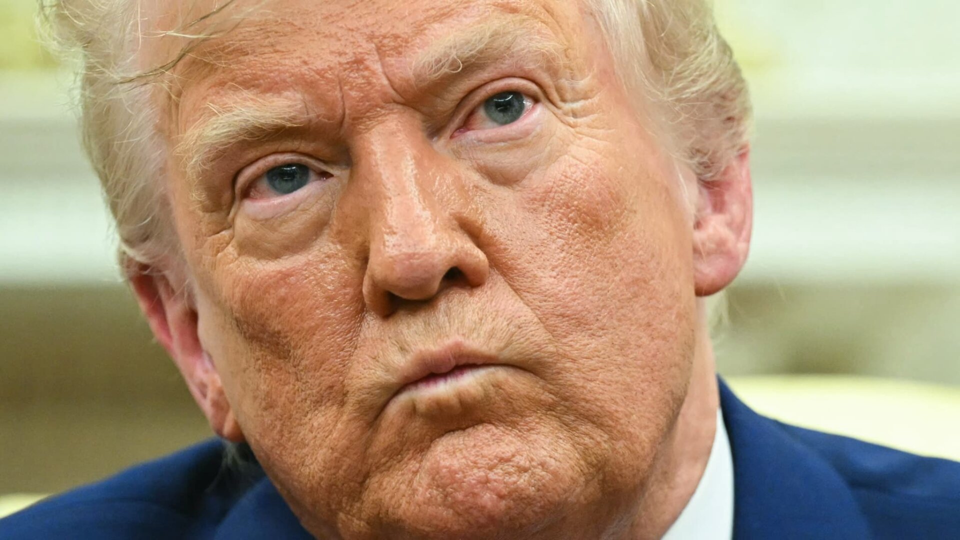 analyse des risques de la stratégie politique de farage inspirée de trump et de ses possibles conséquences négatives.