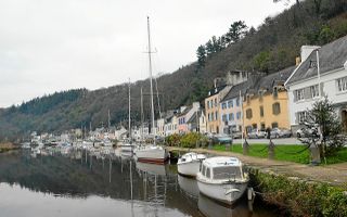 Décembre magique à Port-Launay : 6 raisons incontournables de plonger dans ses festivités de Noël découvrez 6 raisons uniques de vivre un noël magique à port-launay, entre traditions, paysages enchanteurs et animations festives pour toute la famille.