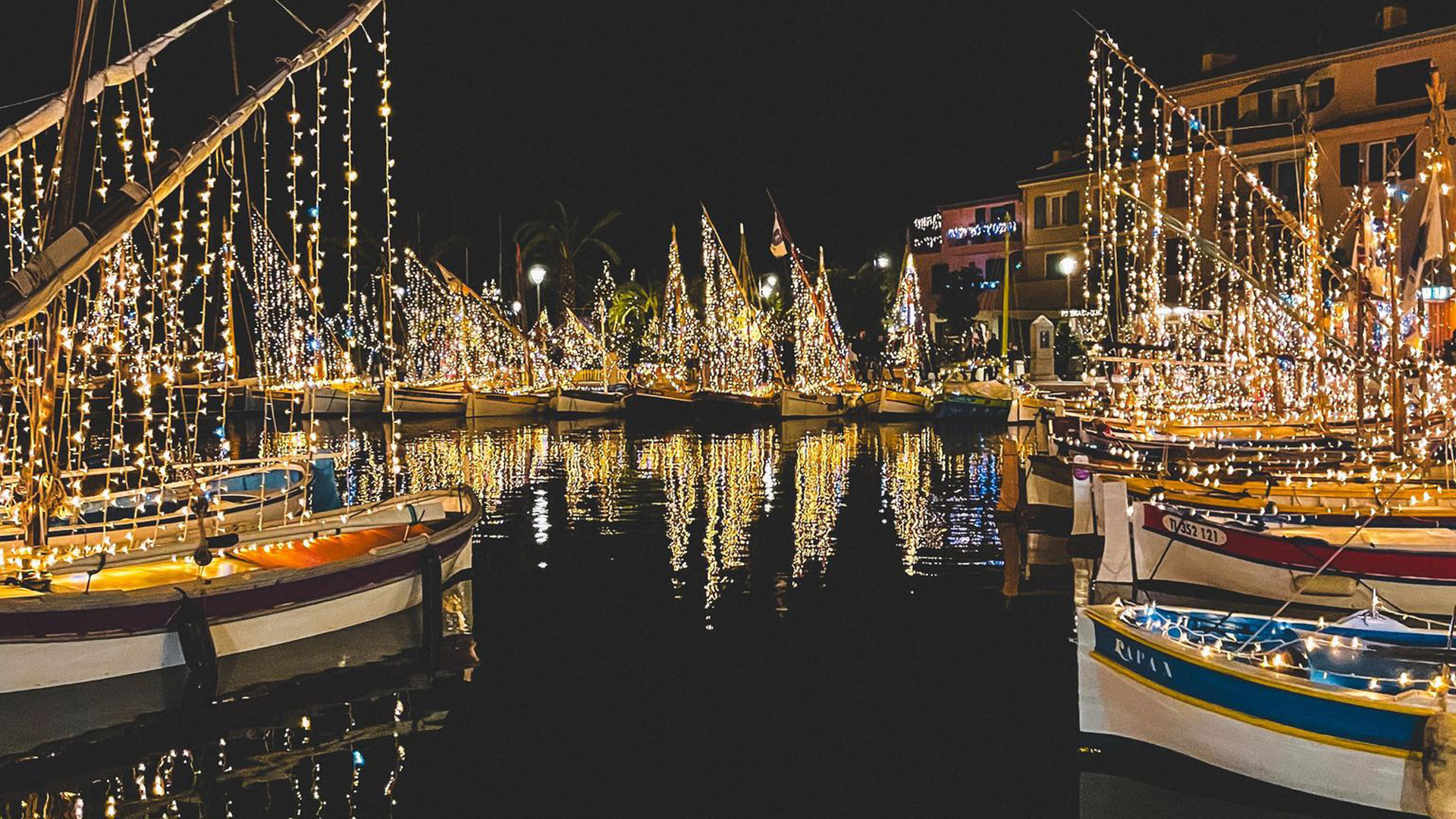 Décembre magique à Port-Launay : 6 raisons incontournables de plonger dans ses festivités de Noël découvrez 6 raisons de vivre un noël magique à port-launay, entre traditions, paysages enchanteurs et animations festives pour toute la famille.