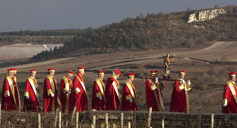 découvrez les raisons incontournables de célébrer la saint-vincent en saône-et-loire, entre traditions viticoles, fêtes conviviales et richesses culturelles de la région.