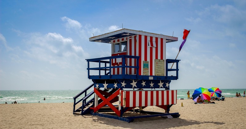 découvrez la ville de floride, célèbre pour ses plages de sable blanc immaculé et son architecture emblématique alliant modernité et charme historique.