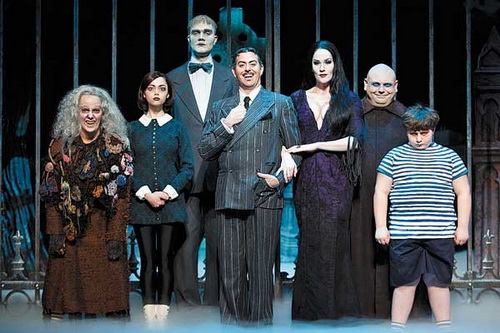 « La Famille Addams » : 5 raisons incontournables de redécouvrir ce festival de jeux macabres et d’humour noir découvrez les raisons incontournables de redécouvrir le festival la famille addams, un événement unique alliant humour, nostalgie et divertissement pour petits et grands.