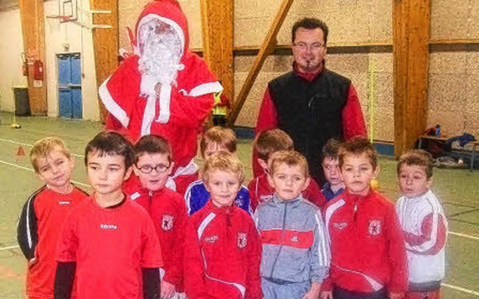 À Ploudalmézeau : Découvrez 3 raisons incontournables de participer au tournoi de futsal des Arzelliz ce week-end participez au tournoi de futsal arzelliz à ploudalmézeau ce week-end et venez encourager les équipes locales dans une ambiance sportive et conviviale.