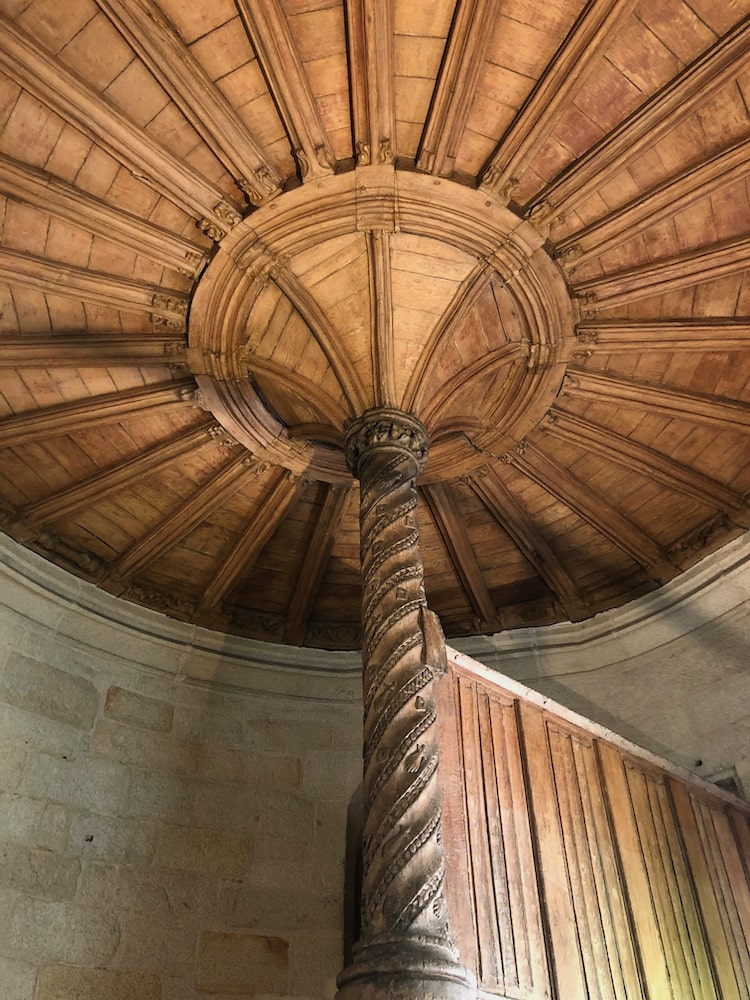 Trois bonnes raisons de visiter ou revisiter le Musée départemental breton de Quimper découvrez les raisons incontournables de visiter le musée breton de quimper, un lieu riche en histoire, art et culture bretonne.
