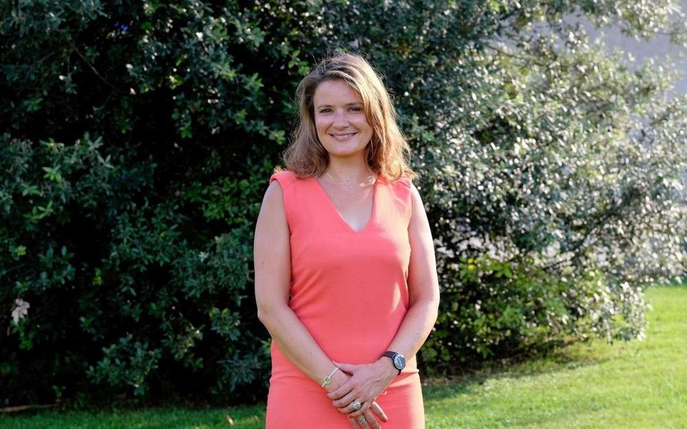 découvrez le retour inattendu de pascale de la tour du pin et les surprises qu'il réserve.